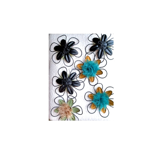 NWT* HOME DECOR METAL & BURLAP WALL FLOWERS. $7 A PIECE - Picture 2 of 3